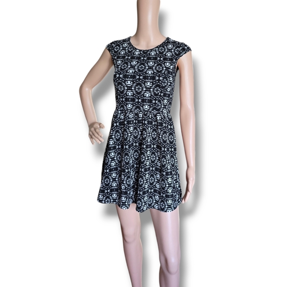 Enough About Me Women's Black/White Geometric & Tribal Print Design Mini Dress - Picture 2 of 16